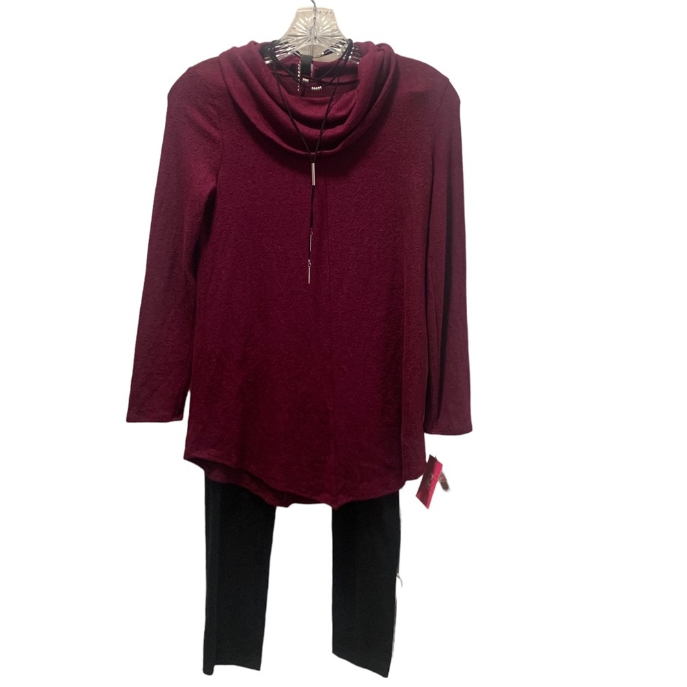 iZ BYER Girl 3 pieceset tunic burgundy and leggings black with a necklace size L